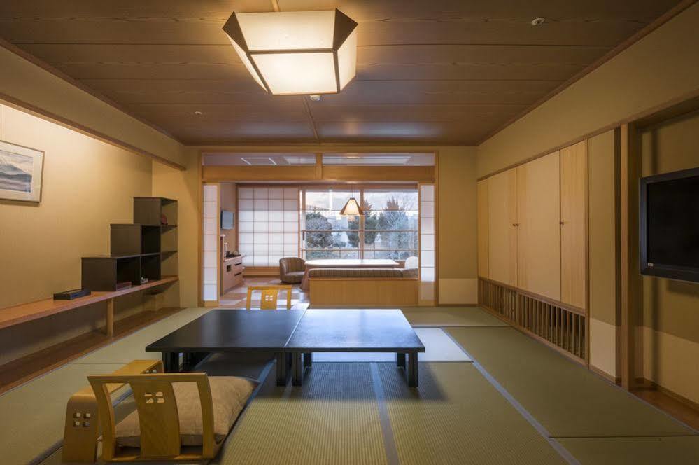 Fujisan Onsen Bessho Sasa Hotel Fujiyoshida Exterior foto