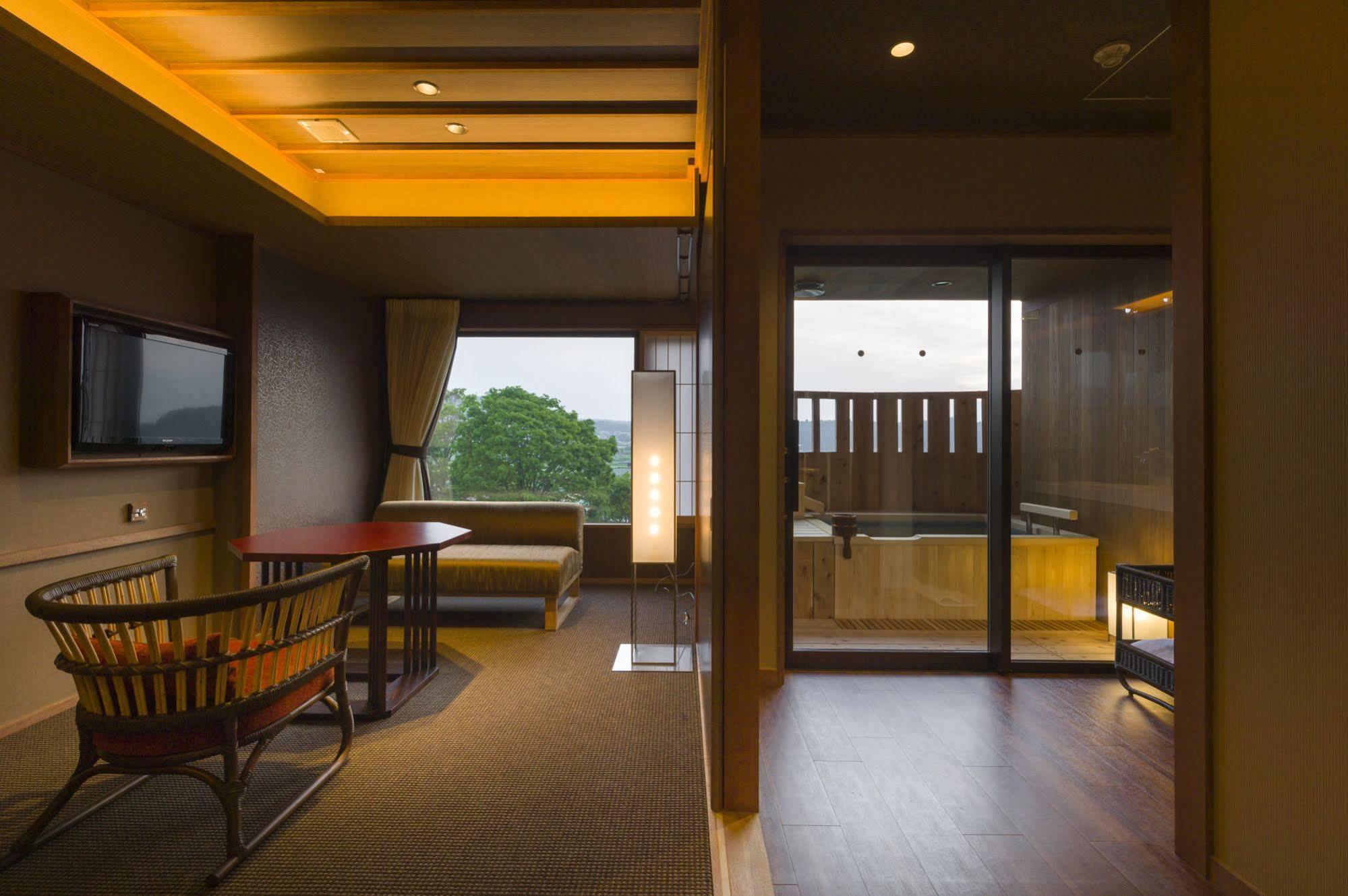 Fujisan Onsen Bessho Sasa Hotel Fujiyoshida Exterior foto